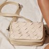 bolsa entrelacada off white