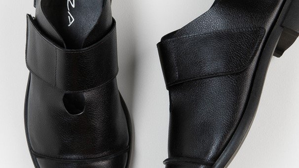tenis velcro preto 4