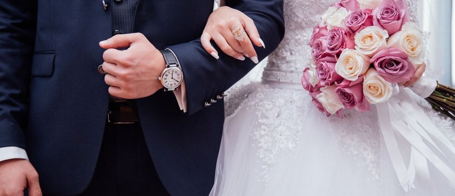 Que sapato usar com vestido longo em casamento: O par perfeito para você!