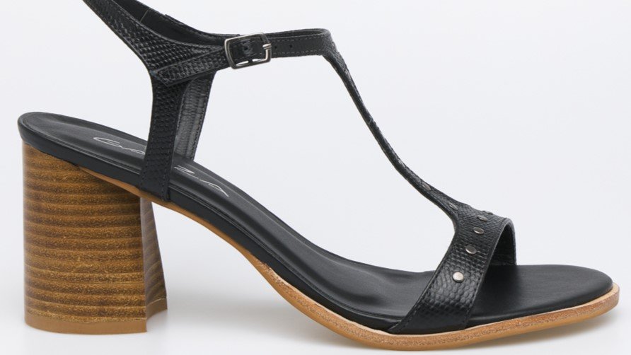 sandalia lilly tachas preto 1