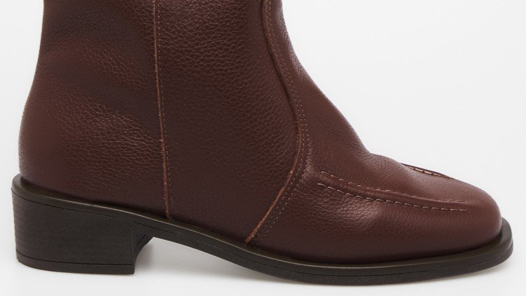 bota detalhe costura marrom 8