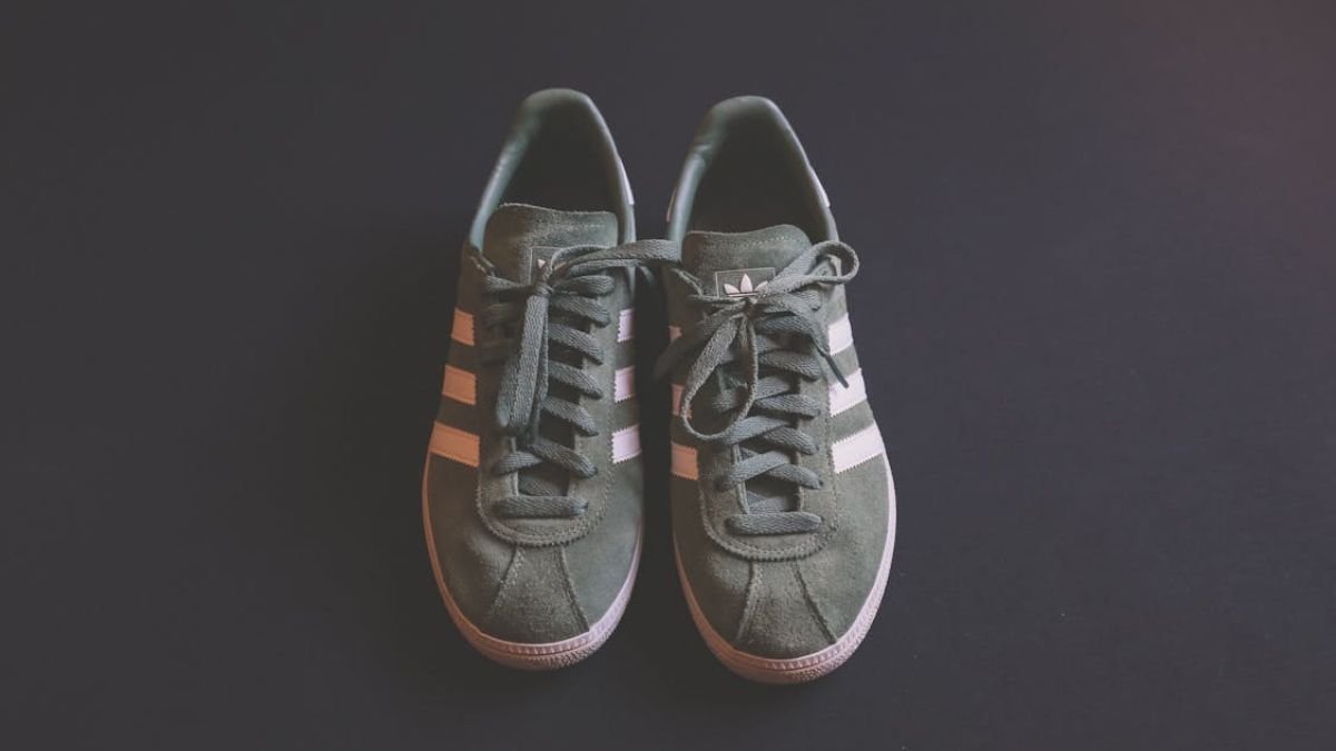 calado cinza em fundo cinza