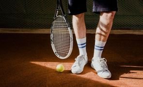 tenis e meia de jogador de tenis