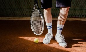 tenis e meia de jogador de tenis