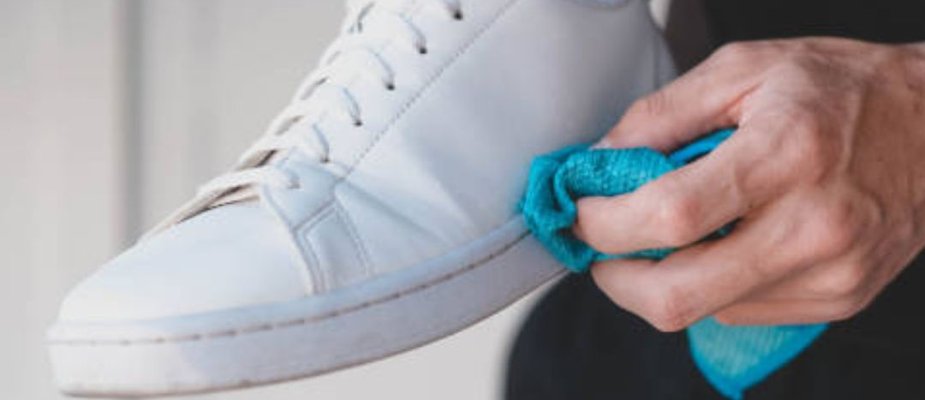 Como deixar tênis branco novamente? Aprenda a recuperar a aparência do calçado Como deixar tênis branco novamente? Aprenda a recuperar a aparência do calçado