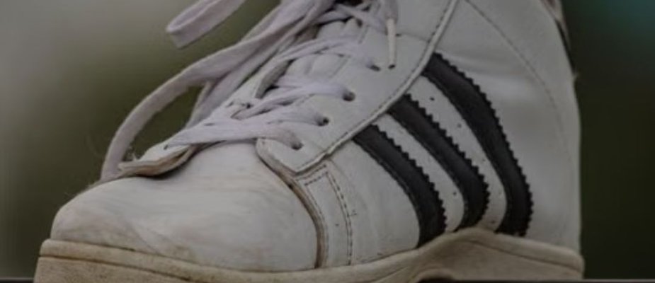 Como tirar manchas amarelas do tênis branco: Dicas para limpar e conservar o calçado! Como tirar manchas amarelas do tênis branco: Dicas para limpar e conservar o calçado!